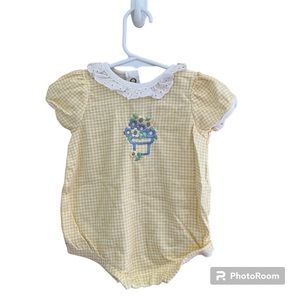 ◻️HEALTHTEX: Girl size 3-6 months, yellow/white checkered onesie w/collar◻️